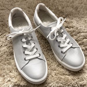 Naturalizer Morrison 2.0 Slip-on Sneakers. SILVER/BEIGE LEATHER/FAUX LEATHER.